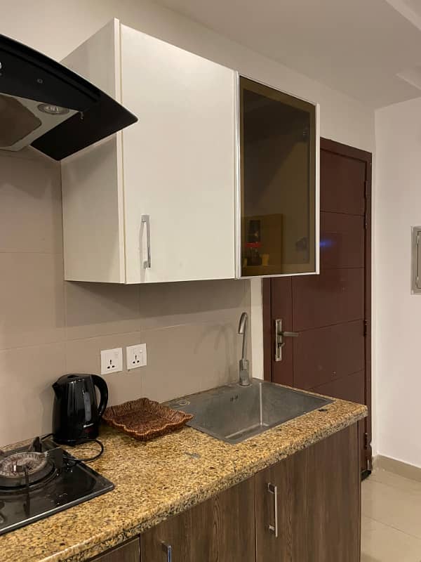 ONE BED FURNISHED FOR RANT Par Day Weekly Monthly IN GULBERG GREEN 22