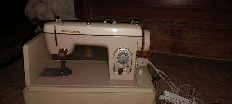 Riccar Sewing Machine 0