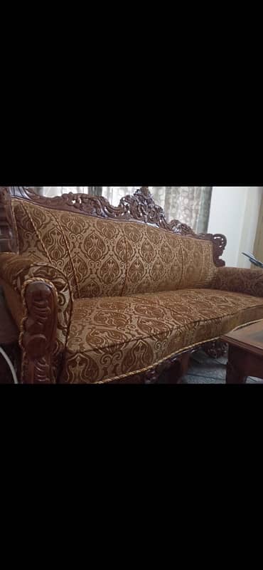 5 Seter sofa set with large center table 0