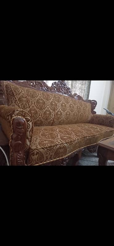 5 Seter sofa set with large center table 2