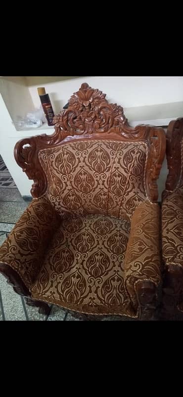 5 Seter sofa set with large center table 4