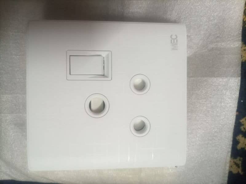 Universal multi functional sockets 2