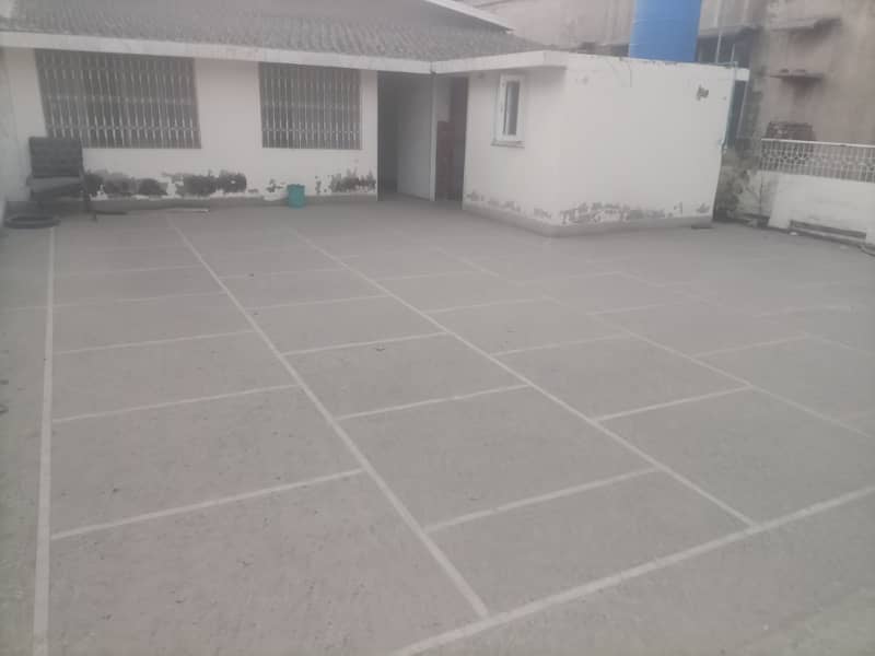 20 Marla Building Ideal Location Dc road For Rent Best for office school warehouse 4