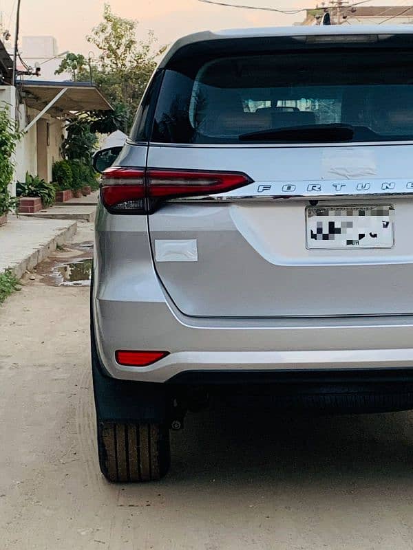 Toyota Fortuner V 2021 4