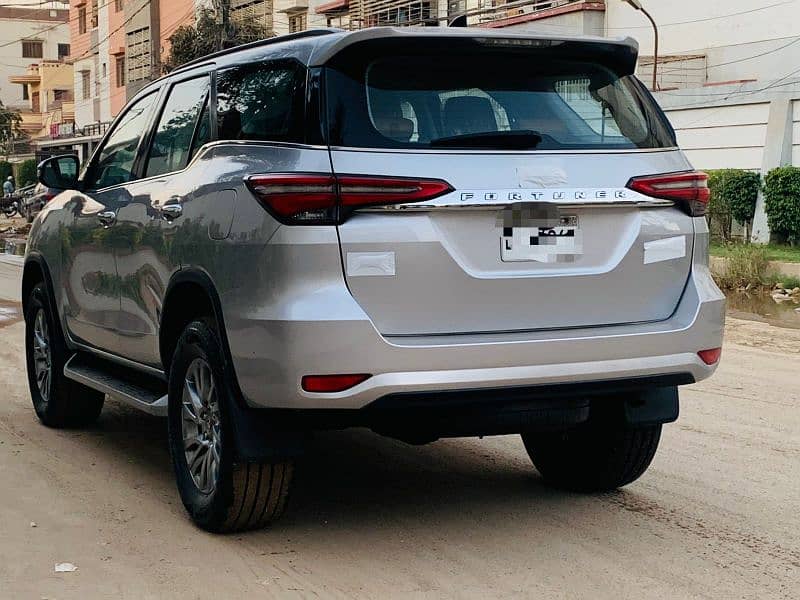 Toyota Fortuner V 2021 5