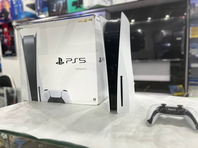 PS5 Disc edition 825GB Region 2 with box 0