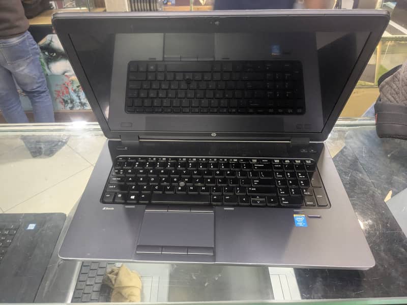 HP ZBOOK 17 G2 WORKSTATION 2