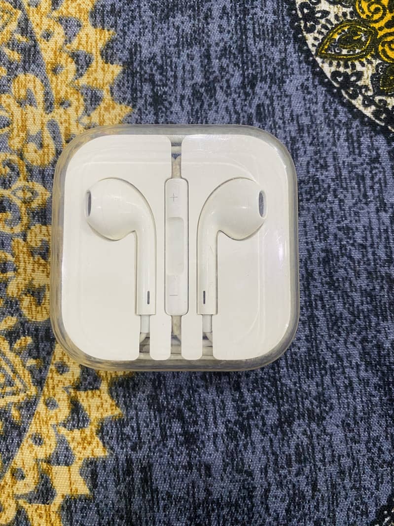 Apple Original EarPods With Lightning Connector For Sale 0