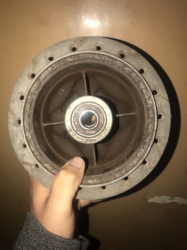 honda 125 back hub 1