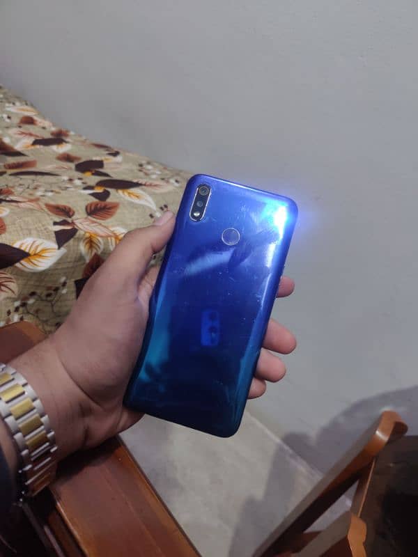 realme 3. . . 4/64 0