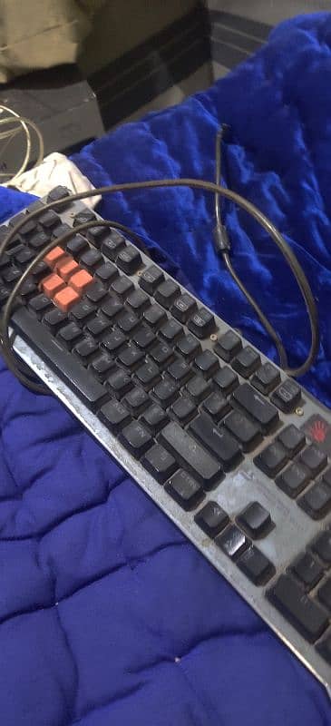 used glorious model mouse & bloody mechanical Keyboard for sale 2