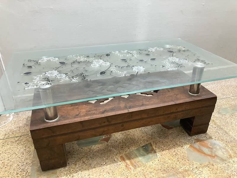 centre table in good condition 1