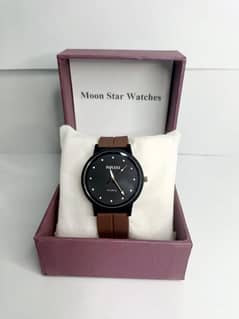 STYLISH UNISEX WATCH WITH RUBBER STRAP. .