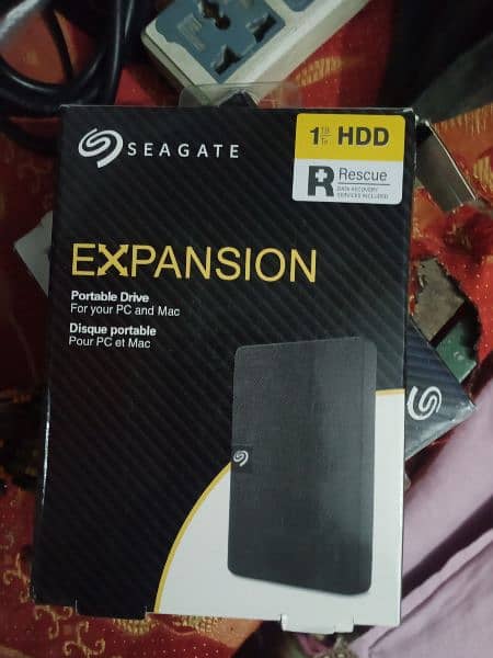 1000gb Seagate Expansion 1TB External Hard Drive 0