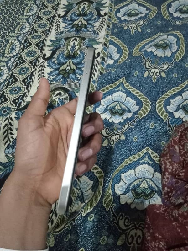 New condition Ghr used mobile one month used 1