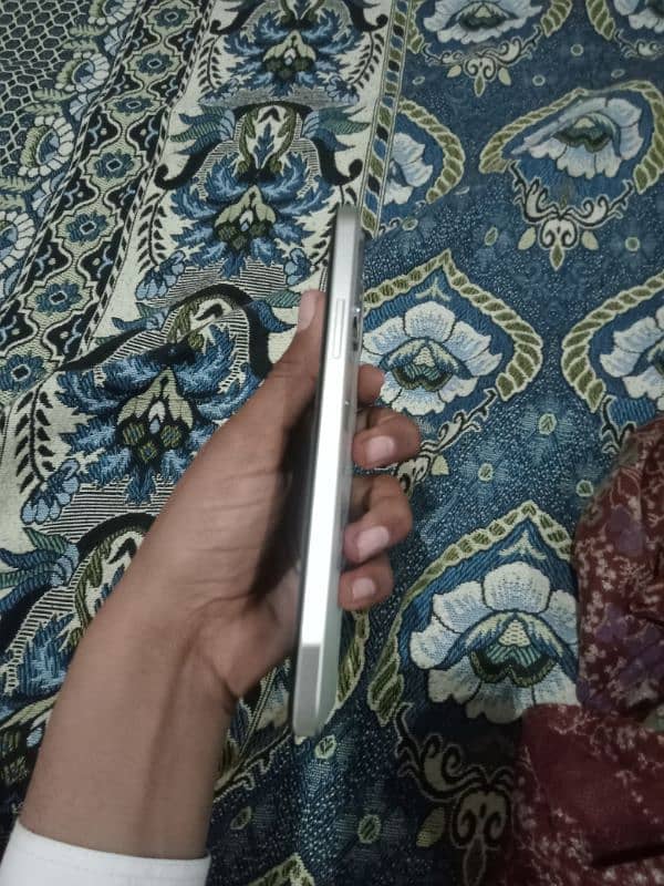 New condition Ghr used mobile one month used 3