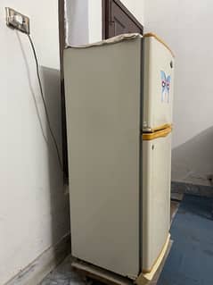 Dawlance refrigerator small size in good condition