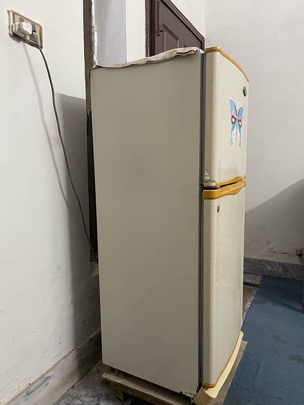 Dawlance refrigerator small size in good condition 0