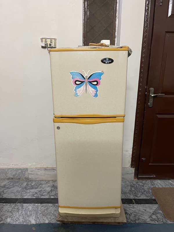 Dawlance refrigerator small size in good condition 2