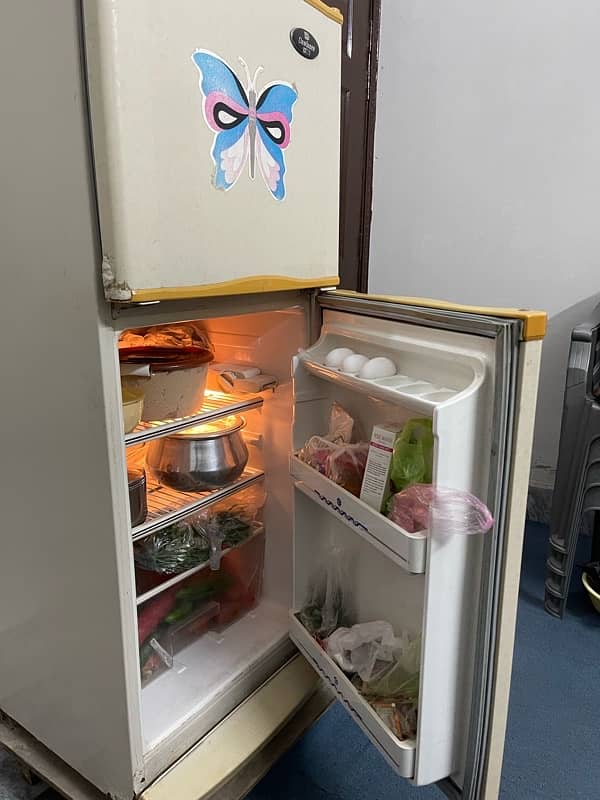 Dawlance refrigerator small size in good condition 3