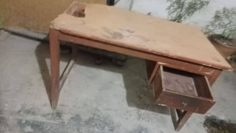 wooden table good condtion front Thora SA damge hy 0