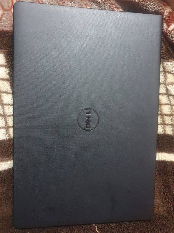 Dell laptop   Condition 10/10 Core i3 8 ram Ssd 128 Hard 512 0