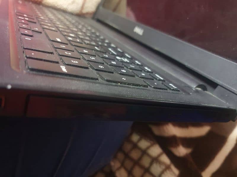 Dell laptop   Condition 10/10 Core i3 8 ram Ssd 128 Hard 512 5