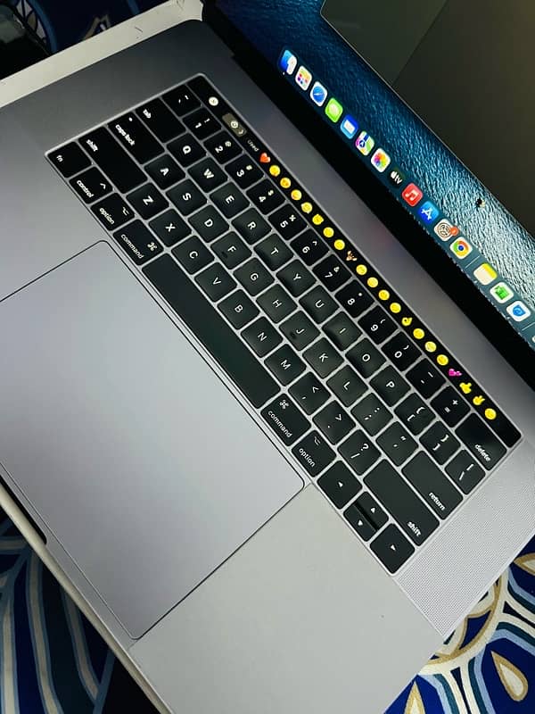 Macbook pro 2017 15 inch touch bar with box 2