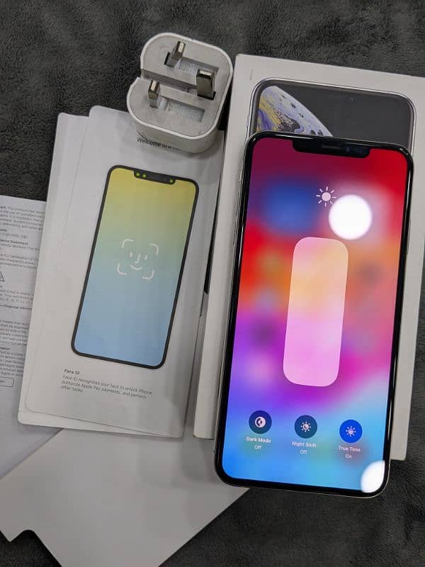 I phone xs max non PTA factory unlocked face I'd True tone on all ok 0