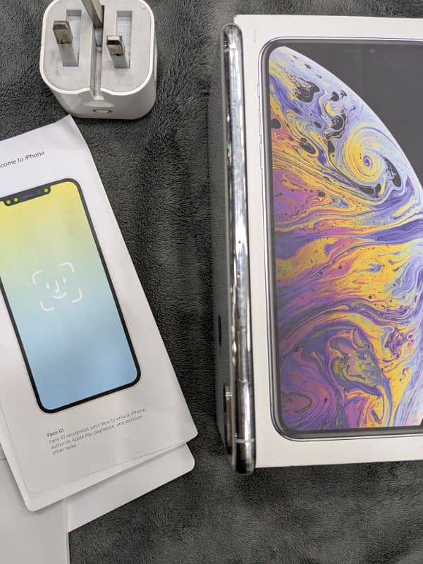 I phone xs max non PTA factory unlocked face I'd True tone on all ok 2