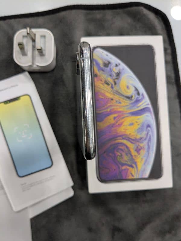 I phone xs max non PTA factory unlocked face I'd True tone on all ok 3