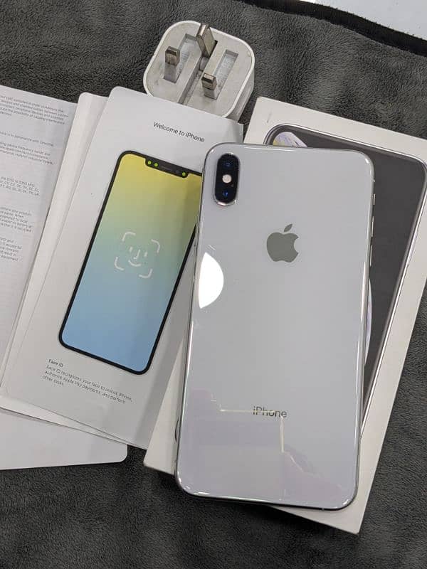 I phone xs max non PTA factory unlocked face I'd True tone on all ok 7