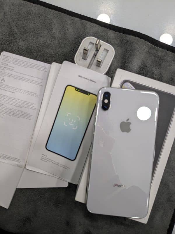 I phone xs max non PTA factory unlocked face I'd True tone on all ok 9