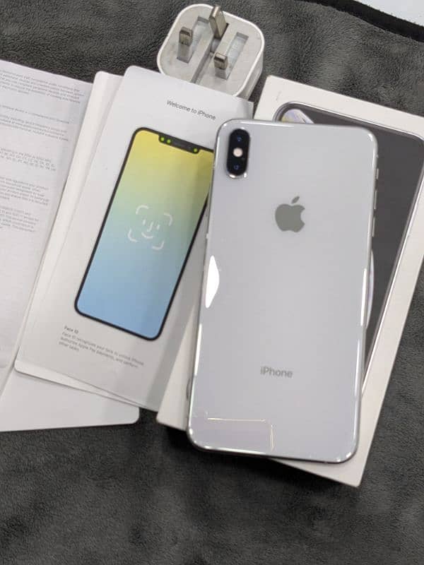 I phone xs max non PTA factory unlocked face I'd True tone on all ok 10