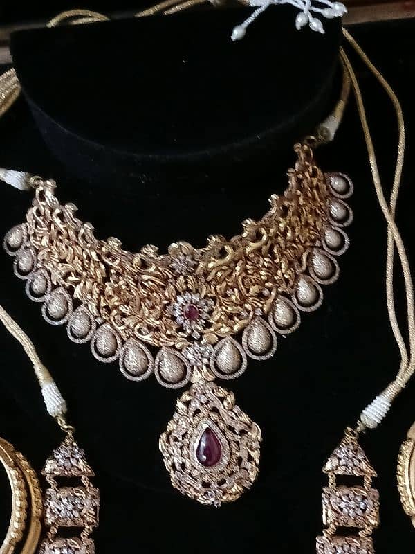 Gold Jewellery Set --- Almost Brand New 1