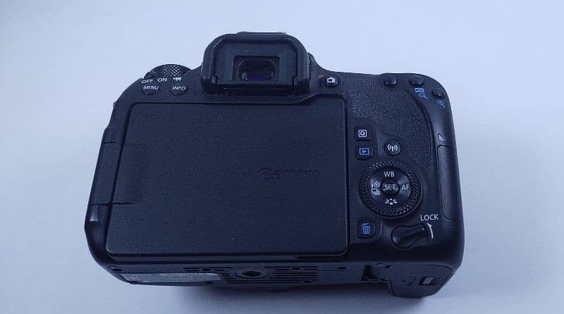 Canon 77d body 0