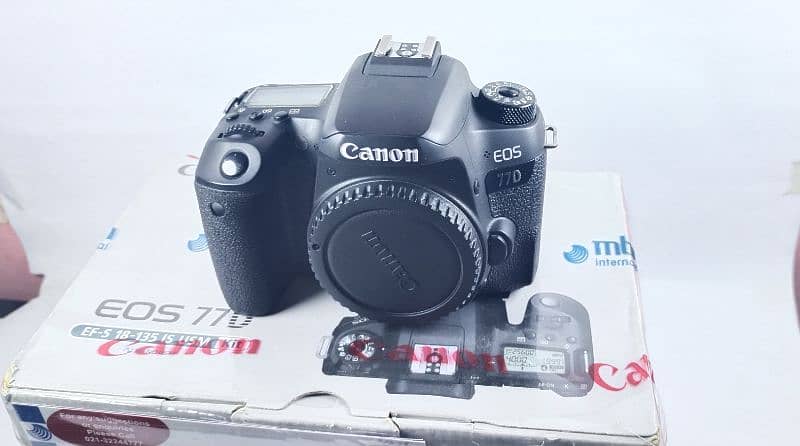 Canon 77d body 1