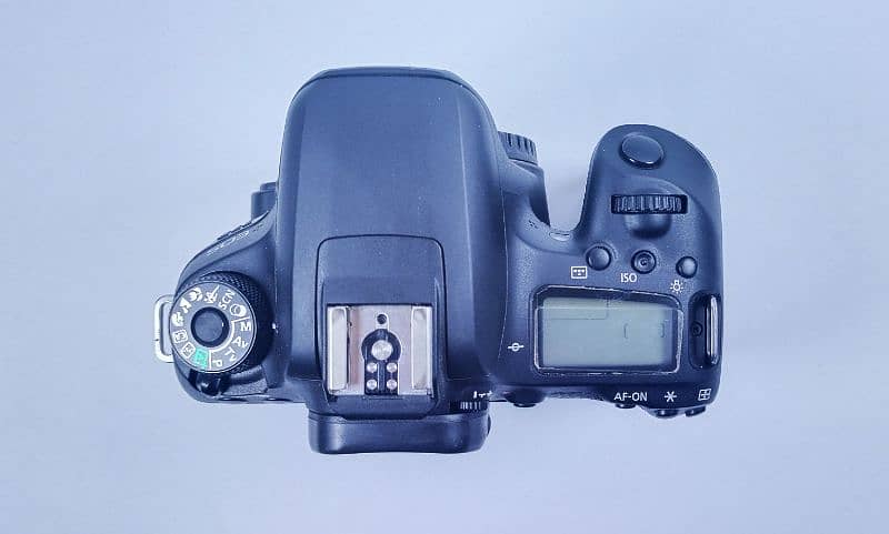 Canon 77d body 3