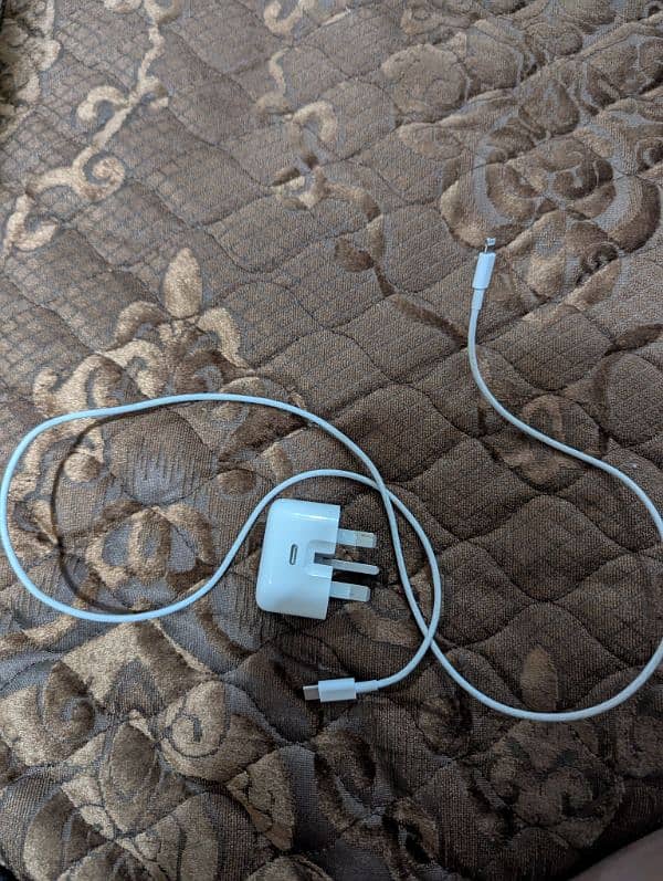 i phone original charger with original cable 0