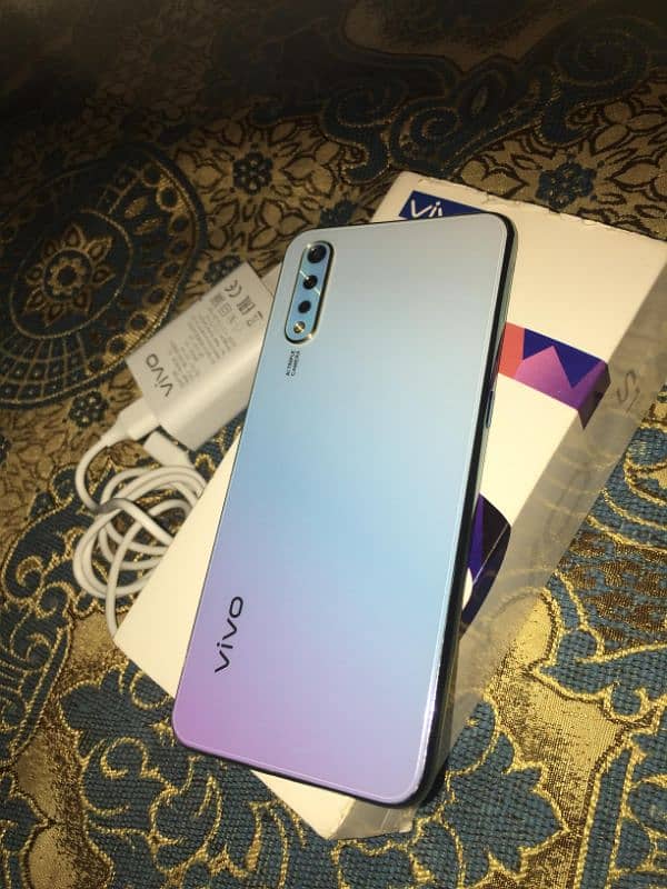 vivo s1 8/256gb 10/10 with box & charger 3