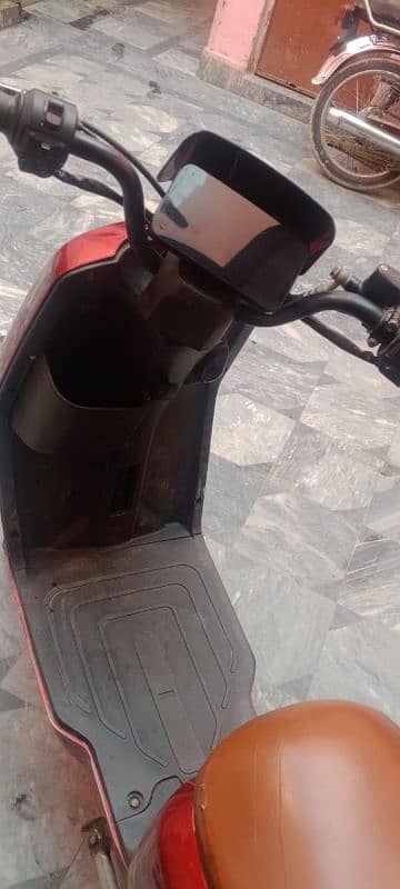 electric Scooty for sale 3