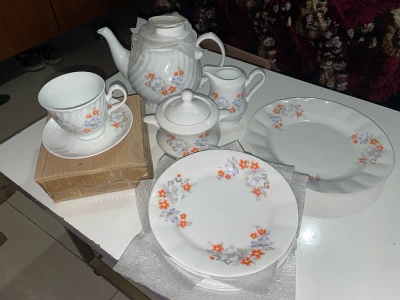 24 piece tea set. 0