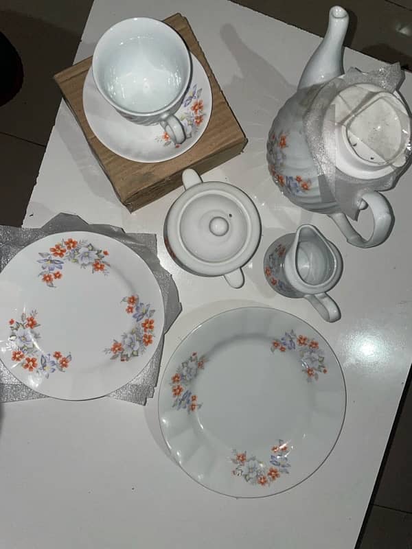 24 piece tea set. 1