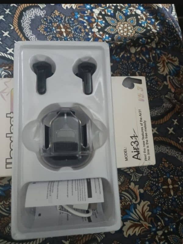 Air31 Wireless Bluetooth Earphone 1