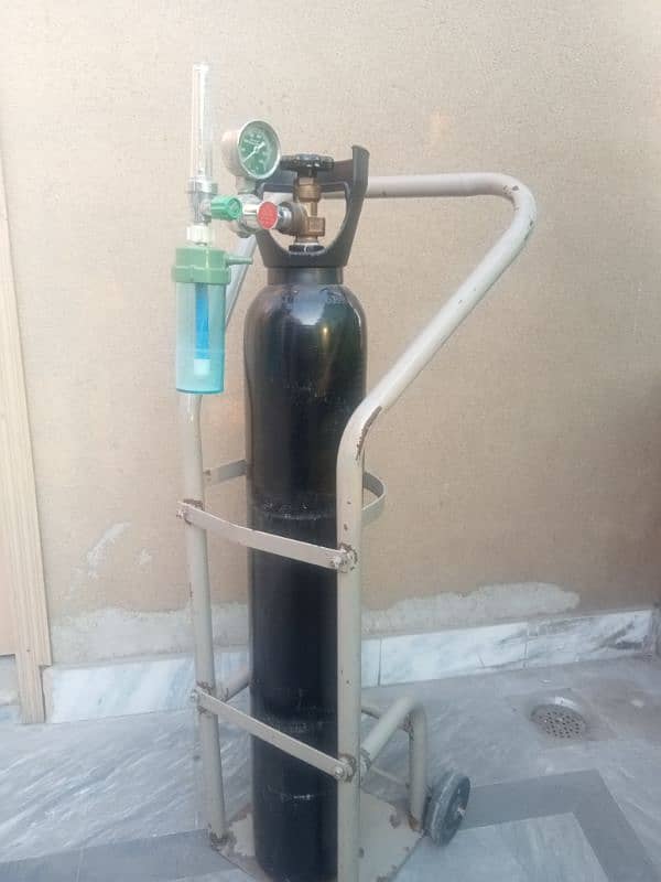 10LITER OXYGEN CYLANDER WITH STAND AND REGULATOR 03414070124 3