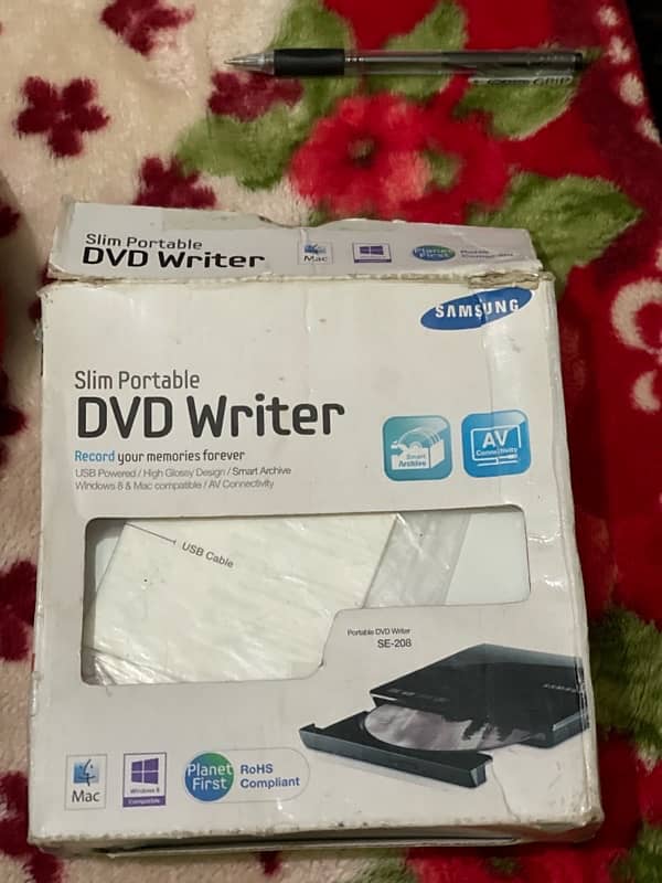 Samsung Slim Portable DVD Writer 0