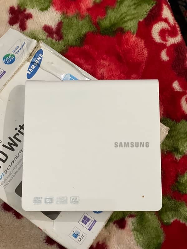 Samsung Slim Portable DVD Writer 1