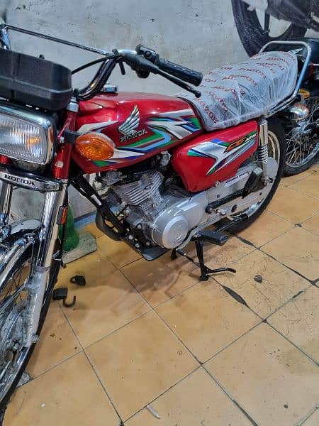 I am sel my Honda cg125 first owner bike 2023 5 month 7