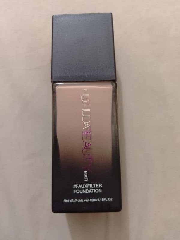 Huda beauty foundation and powder 1