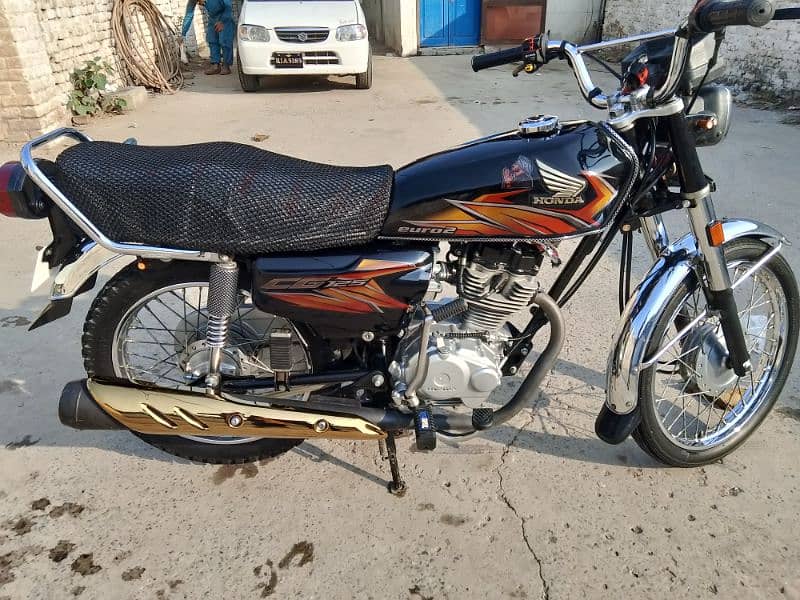 For sale Honda 125 2021 model lush condition completely documents 1